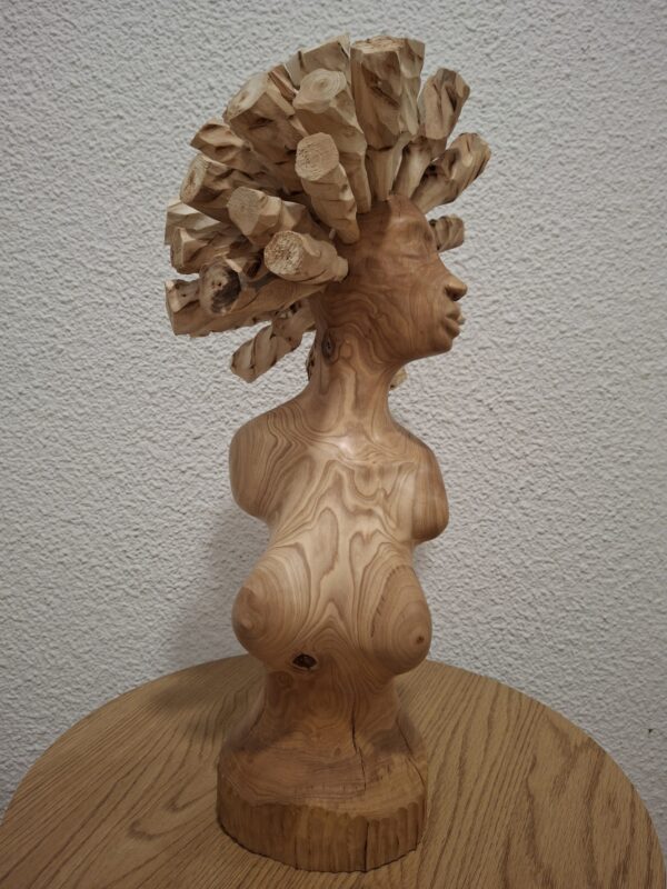 Torso de mujer afro